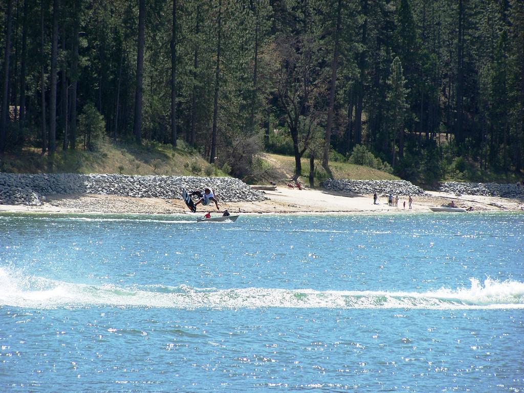 The Pines Resort & Conference Center Bass Lake Exterior foto